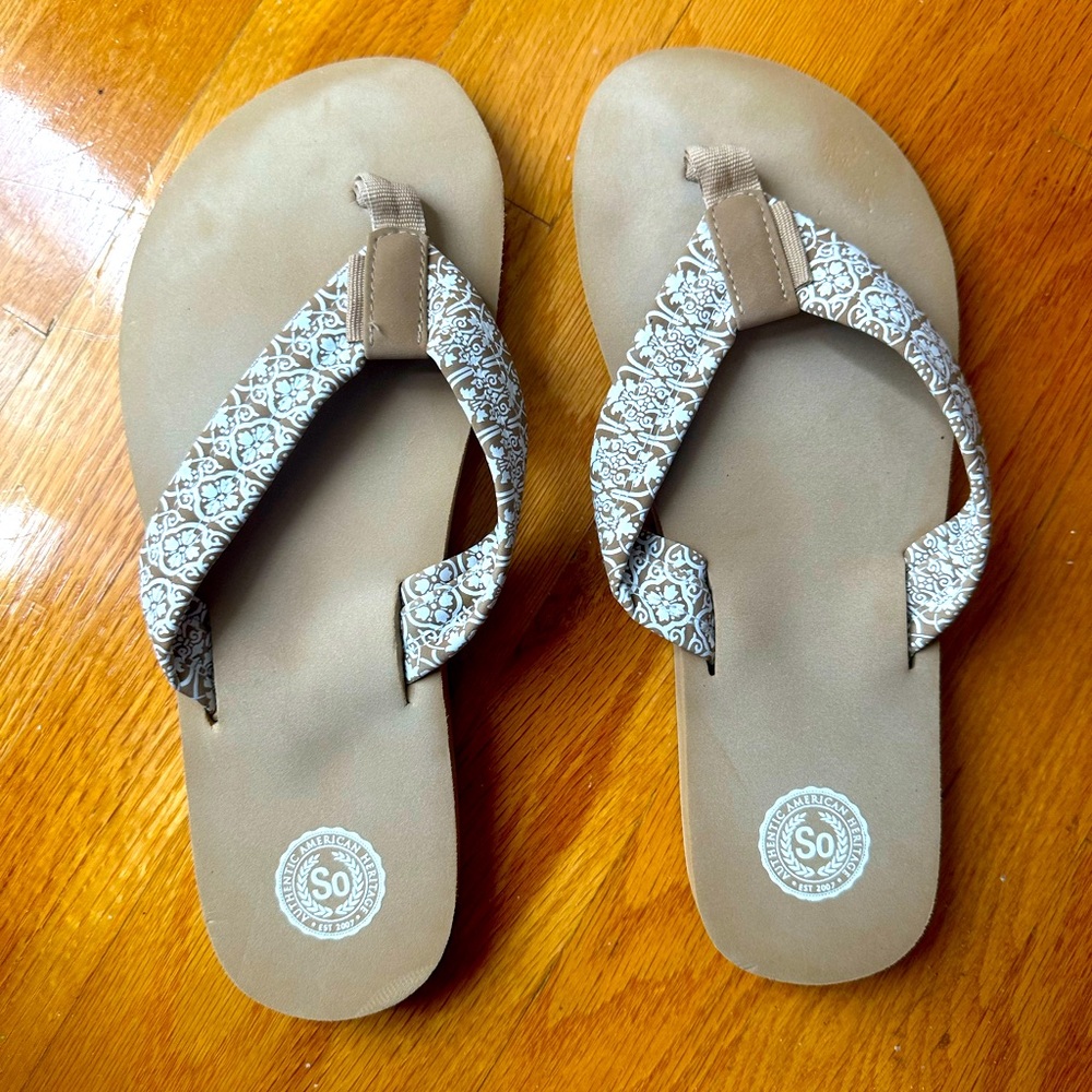 SO flip flops. Size 9/10 L